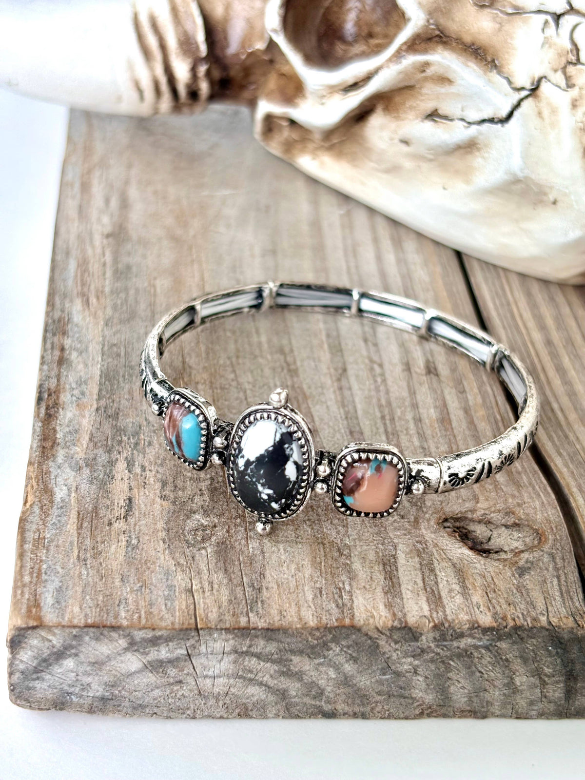 Western Style Heart Turquoise Stone Stretch Bangle Bracelet: Oval Black
