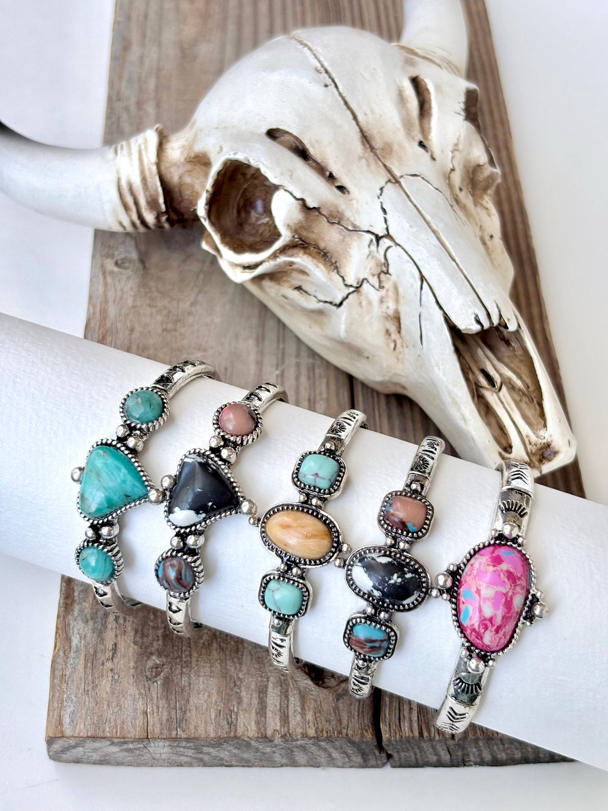 Western Style Heart Turquoise Stone Stretch Bangle Bracelet: Heart Black
